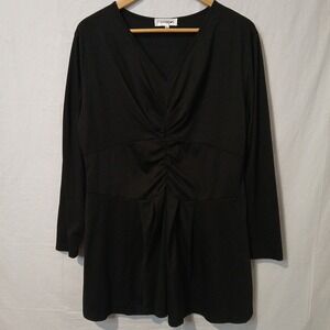 Flycurvy 1X Black V-neck Top Ruched Waist‎ Pleated Hem Fits Like Large